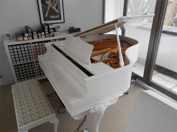 White piano